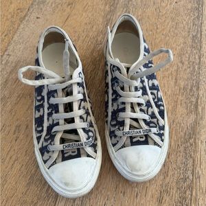 WALK'N'DIOR SNEAKER
Deep Blue Dior Oblique Embroidered Cotton